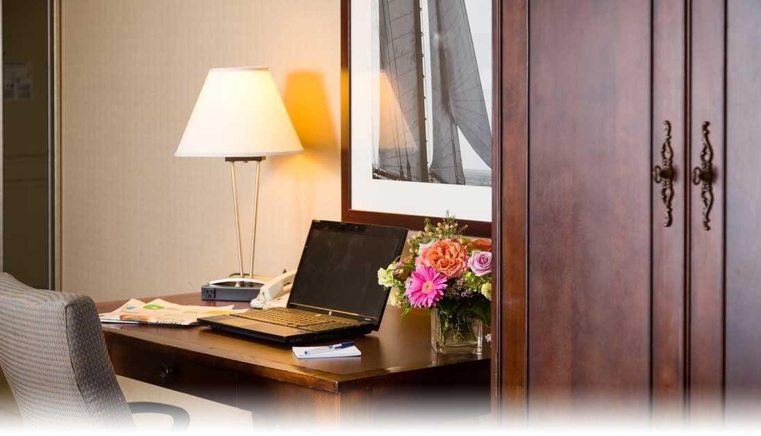 Salem Waterfront Hotel & Suites Экстерьер фото