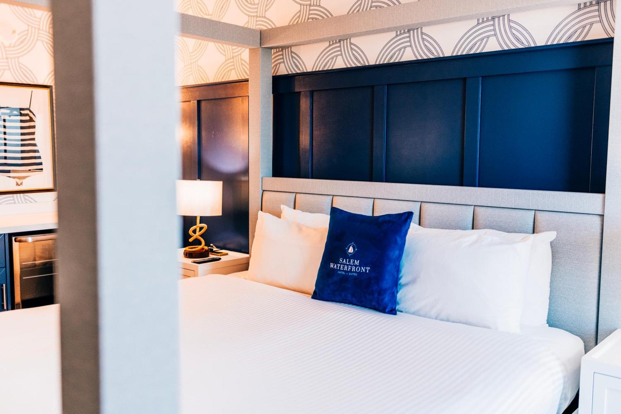 Salem Waterfront Hotel & Suites Экстерьер фото