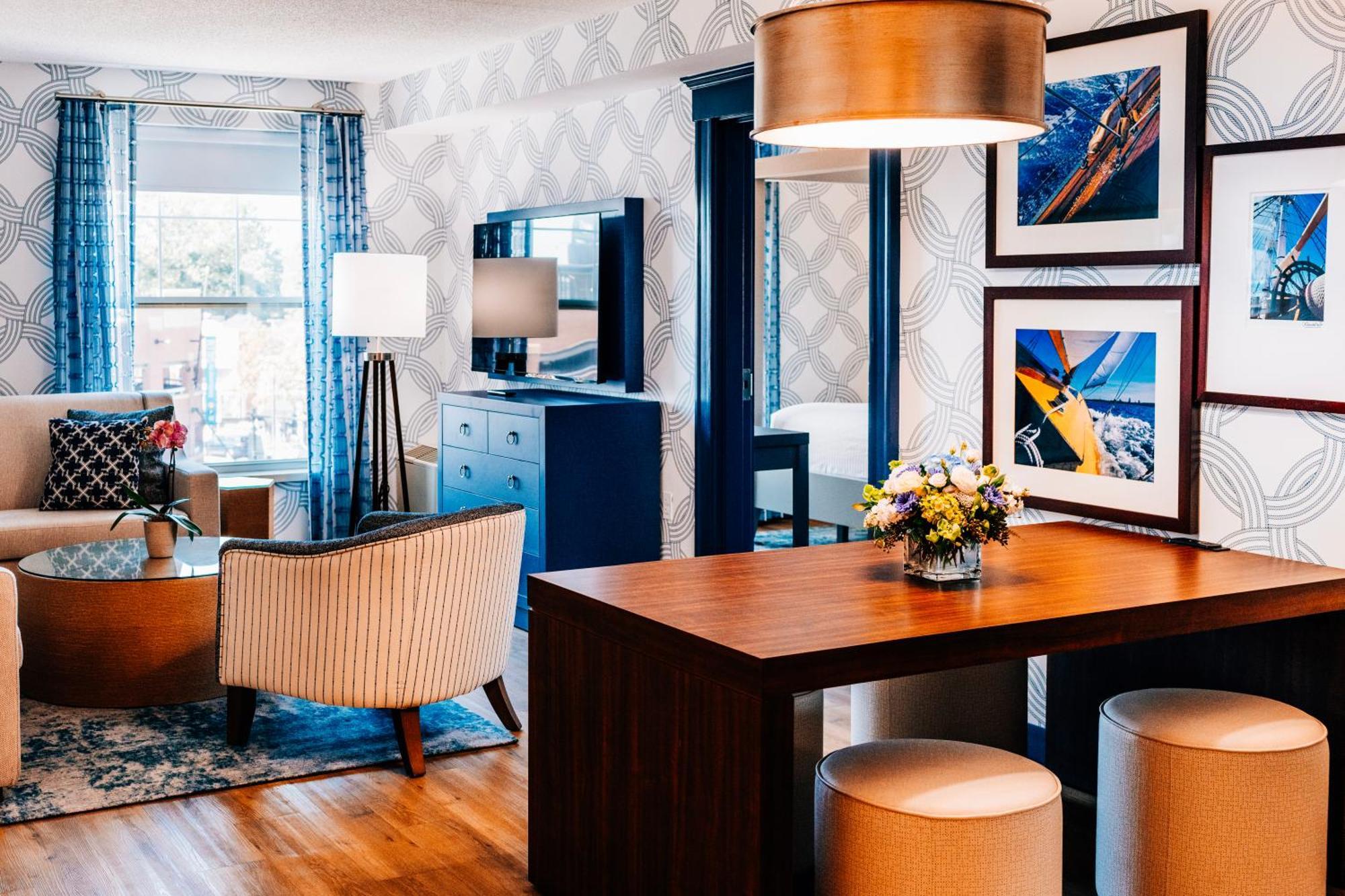 Salem Waterfront Hotel & Suites Экстерьер фото