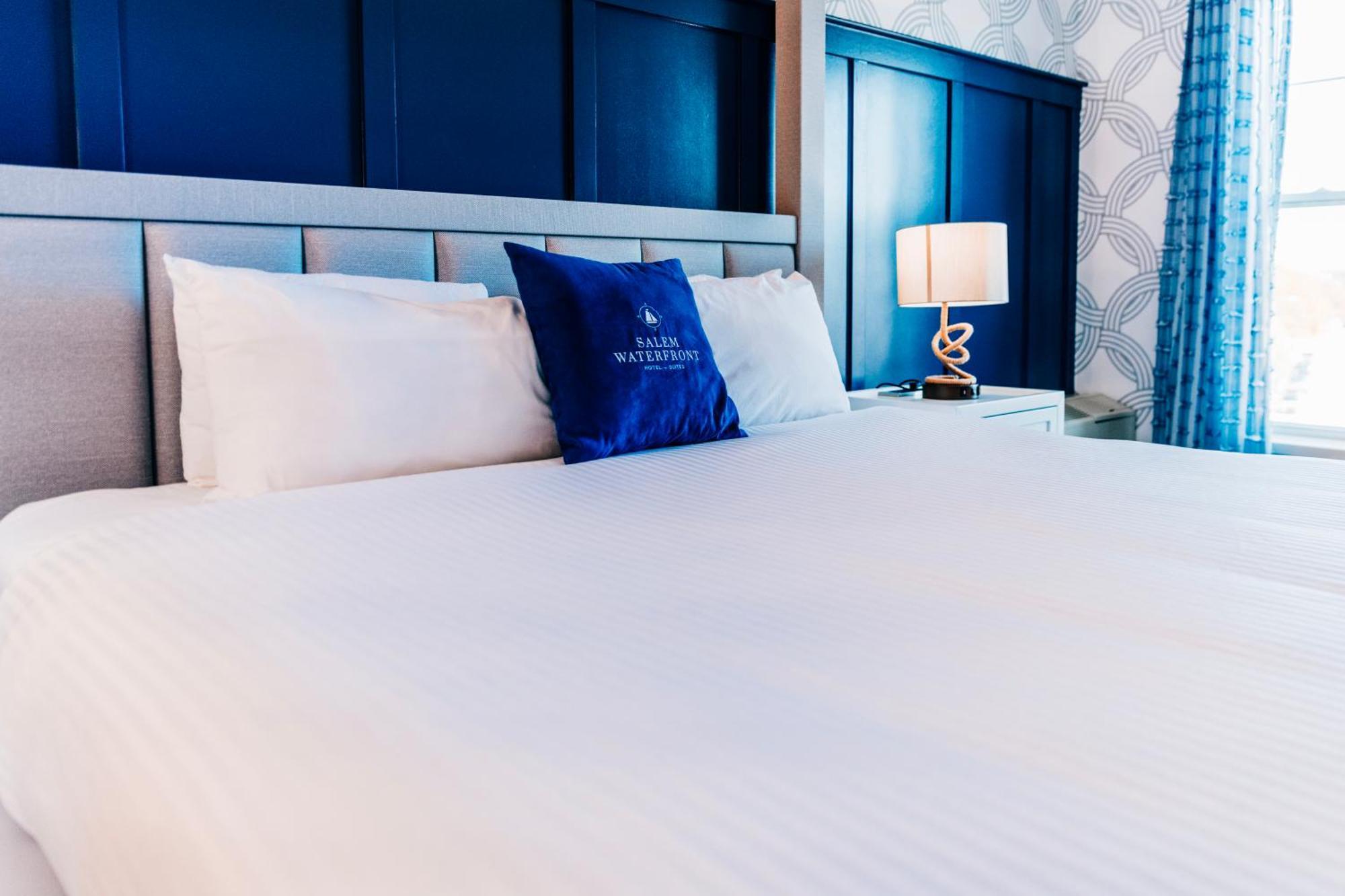 Salem Waterfront Hotel & Suites Экстерьер фото