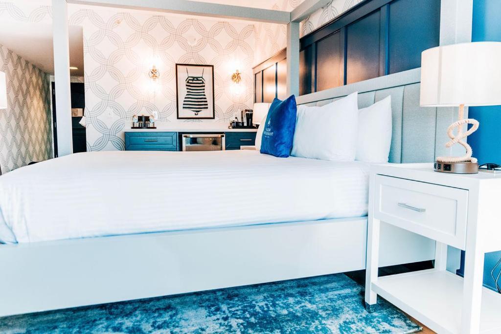 Salem Waterfront Hotel & Suites Экстерьер фото