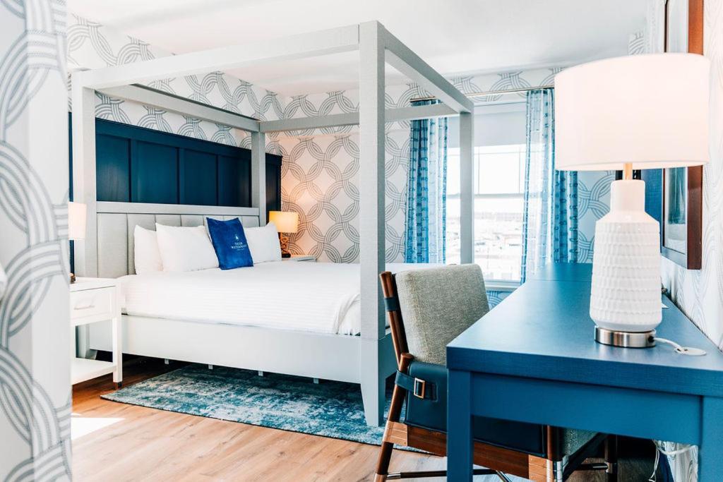 Salem Waterfront Hotel & Suites Экстерьер фото
