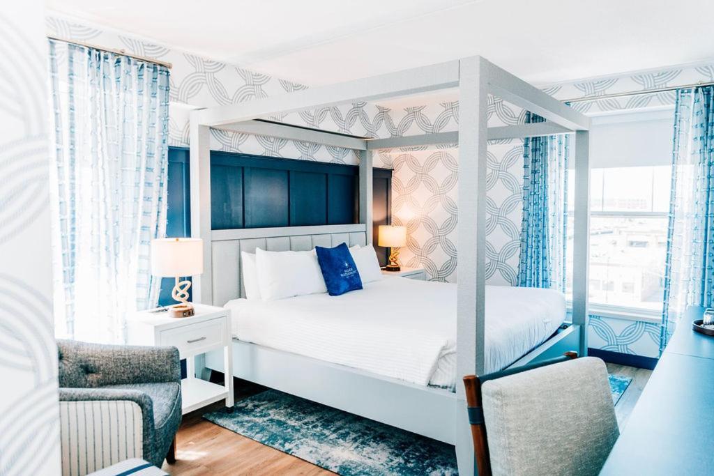 Salem Waterfront Hotel & Suites Экстерьер фото