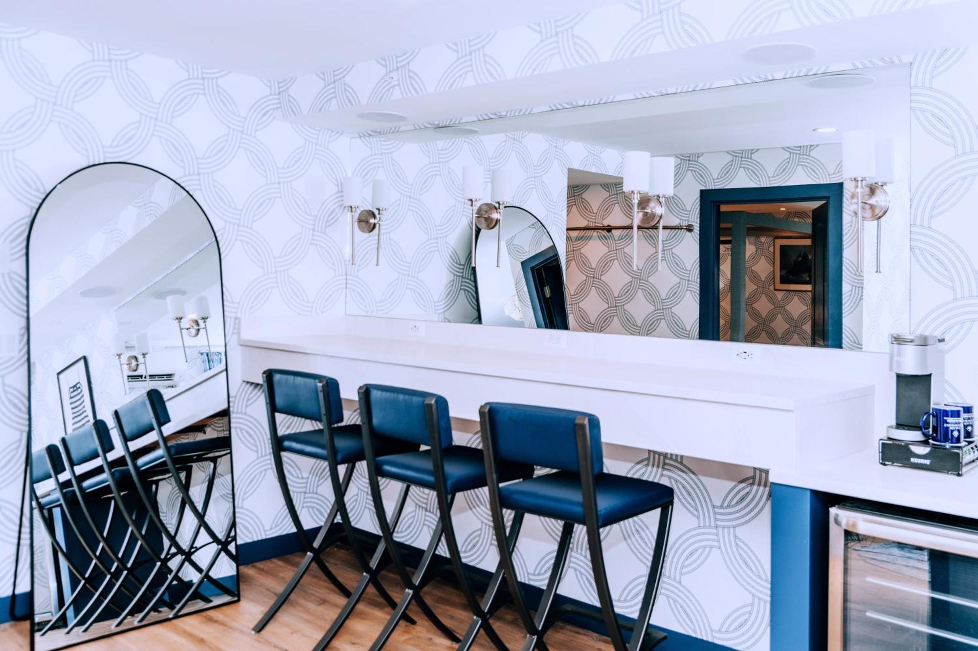 Salem Waterfront Hotel & Suites Экстерьер фото