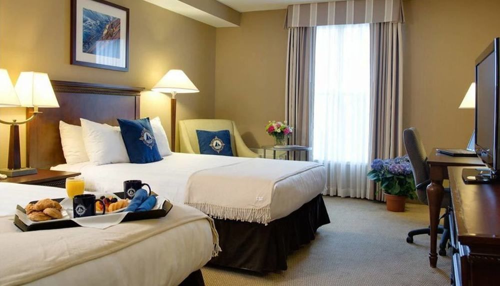 Salem Waterfront Hotel & Suites Экстерьер фото